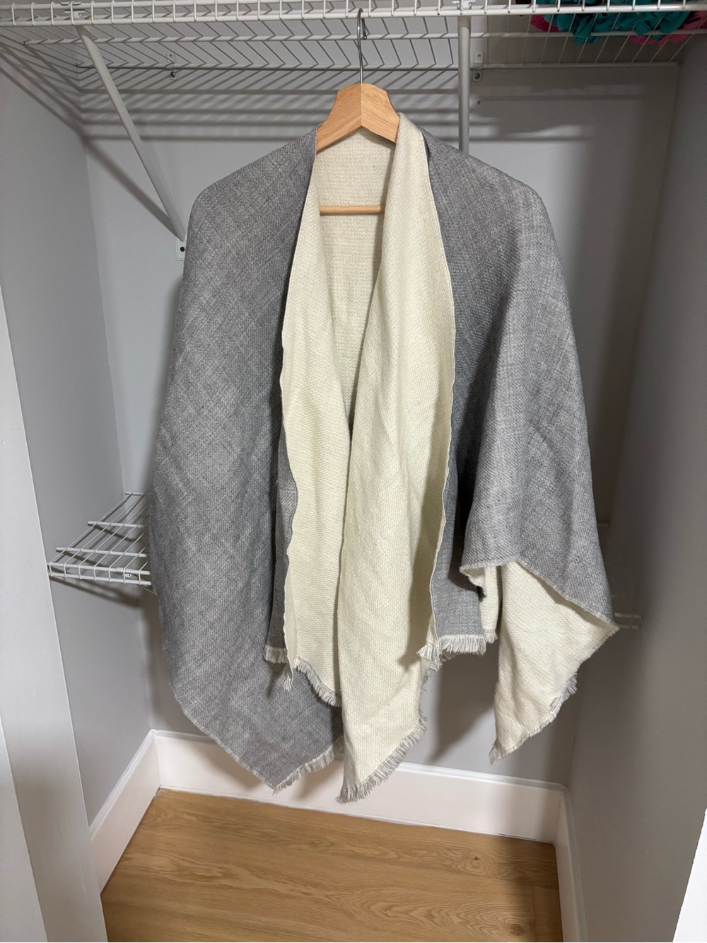 Uniqlo Reversible Gray and Cream Wrap